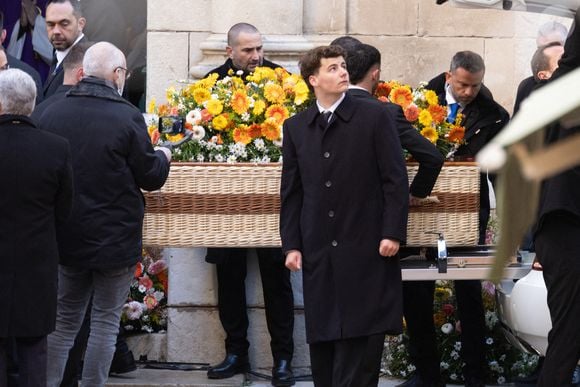 Arrivée du cercueil - Arrivées aux obsèques de Brigitte Bardot en l'église Paroissiale Notre-Dame-de-l'Assomption de Saint-Tropez, France, le 7 janvier 2026.

© Jacovides-Moreau/Bestimage