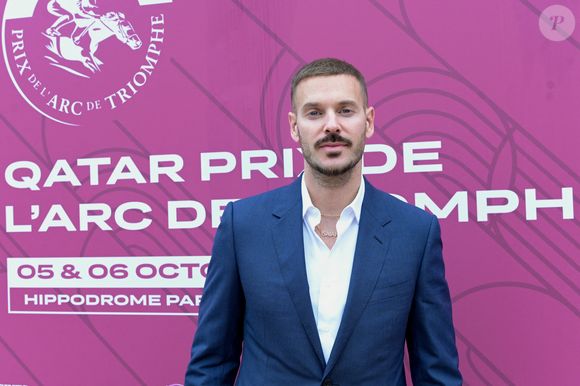 M. Pokora au prix Qatar Arc de Triomphe à l'Hippodrome de Longchamp le 6 octobre 2024. Rachid Bellak / Bestimage
