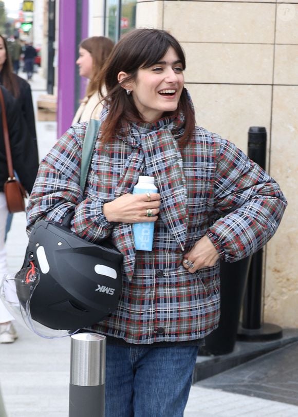 L'artiste est non seulement en pleine ascension dans la musique mais elle vient aussi d'être choisie pour rejoindre le casting d'un film.

Exclusif - Marguerite (Star Academy) à la sortie des studios de RTL à Neuilly-sur-Seine, le 16 octobre 2025. 
© Agence / Bestimage