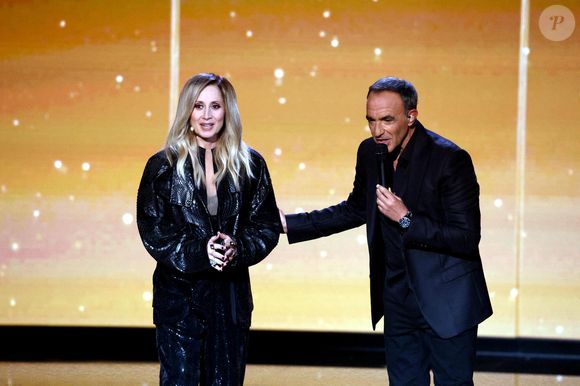 Exclusif - Lara Fabian et Nikos Aliagas lors de l'enregistrement de l'émission "La chanson secrète N°14", présentée par N.Aliagas et diffusée le 26 décembre sur TF1, consacrée à Lara Fabian à Paris le 10 décembre 2025. © Jacovides-Moreau/Bestimage