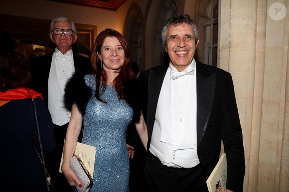 Julien et Hélène ont échangé regards complices, sourires et gestes tendres, ne cachant pas leur bonheur de se trouver dans un endroit aussi prestigieux que le Guildhall pour vivre une soirée magique.


Exclusif - Julien Clerc et sa compagne Hélène Grémillon arrivent au banquet d'état au Guildhall à Londres en marge de la visite du couple présidentiel français au Royaume Uni le 9 juillet 2025.

© Dominique Jacovides / Bestimage