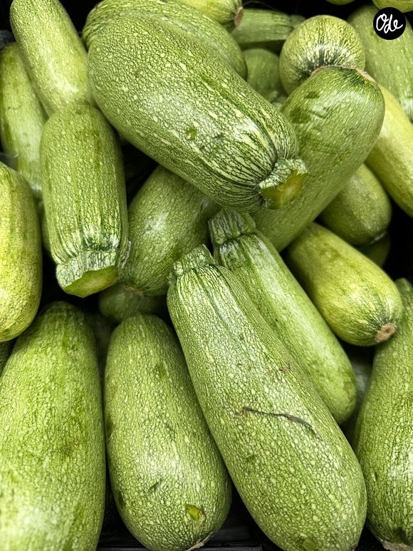 Une sélection rigoureuse sur les étals du marché garantit une meilleure longévité à la maison.