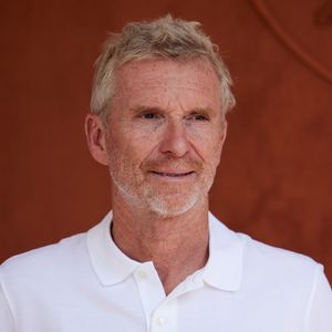 A la question de savoir si les candidats peuvent être aiguillés par les zooms, sa réponse est claire. 

Denis Brogniart au village lors des Internationaux de France de tennis de Roland Garros 2023, à Paris, France, le 6 juin 2023. © Jacovides-Moreau/Bestimage
