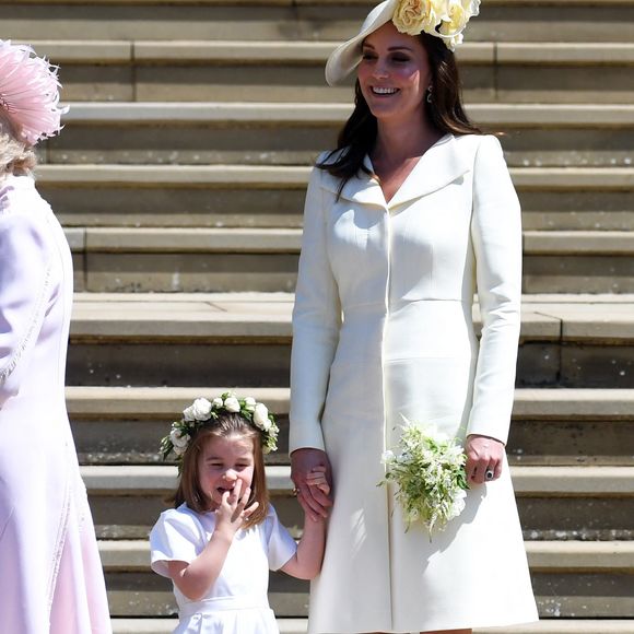 La duchesse de Cambridge Catherine (à droite) et sa fille la princesse Charlotte (à gauche) quittent la chapelle St George du château de Windsor après la cérémonie du mariage royal du prince Harry, duc de Sussex, et de Meghan, duchesse de Sussex, à Windsor, en Grande-Bretagne, le 19 mai 2018. Le couple s'est vu conférer les titres royaux de duc et duchesse de Sussex par le monarque britannique. Photo by Neil Hall / ABACAPRESS.COM