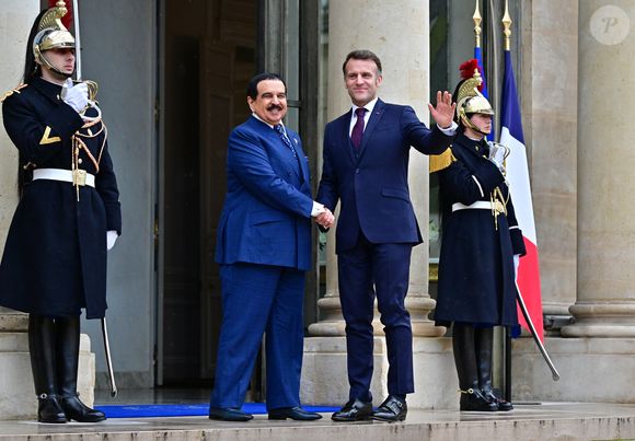 Le roi du Maroc, Mohamed VI, possède quant à lui un château français classé au patrimoine ayant appartenu à la famille princière de Monaco. 

Le président français Emmanuel Macron accueille le roi de Bahreïn Hamad ben Issa al-Khalifa au palais présidentiel de l'Élysée à Paris, France, le 6 février 2026. © Christian Liewig/Bestimage
