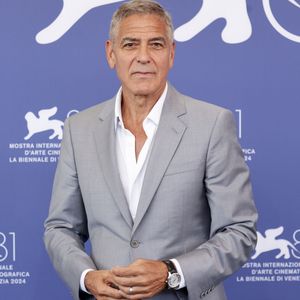 Avec une fortune estimée à 250 millions d'euros, il occupe la 500e et dernière place du classement.

George Clooney - Photocall du film "Wolfs" lors du 81ème festival international du film de Venise, la Mostrale 1er septembre 2024.
Action Press / Bestimage