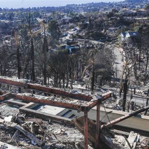 Après les incendies dévastateurs du 7 janvier 2025, les habitants d'Altadena (Calfiornie) tentent de prendre un nouveau départ, à l'instar du couple belge Nicolas Husson et Catherine De Pauw, résidant aux Etats-Unis depuis 24 ans dont 18 ans passés à Los Angeles. Le 12 janvier 2025. 
© Pieter-Jan Vanstockstraeten / Bestimage