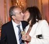 Ce dernier lui a fait découvrir les différents espaces de vie du bateau, de la cuisine au couchage en passant par le dortoir de l'équipage.

Olivier et Sandrine Kretz à la soirée de gala des 50 ans de la Fondation Claude Pompidou à l'Hôtel Marcel Dassault à Paris le 12 avril 2022.

© Rachid Bellak / LMS / Bestimage