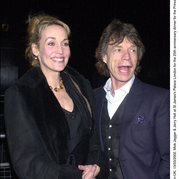 © LFI/ABACA. 35353-1. Londres (Royaume-Uni), 13/03/2002. Mick Jagger et Jerry Hall au palais Saint-James à Londres, à l'occasion du dîner organisé pour le 25e anniversaire de l'association « The Prince's ».