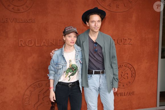 Mélanie Thierry et Raphaël - au village (Jour 5) lors des Internationaux de France de Tennis de Roland Garros 2022. Paris, le 26 mai 2022.  © Bertrand Rindoff Petroff / Bestimage