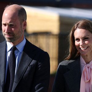 C'est sans son mari, le prince William, que Kate Middleton a fait une surprise à ses enfants.

Le prince William et Kate Middleton visitent l'école primaire de Churchtown au Royaume-Uni, le 23 septembre 2025.

Photo : by Phil Noble / WPA-Pool