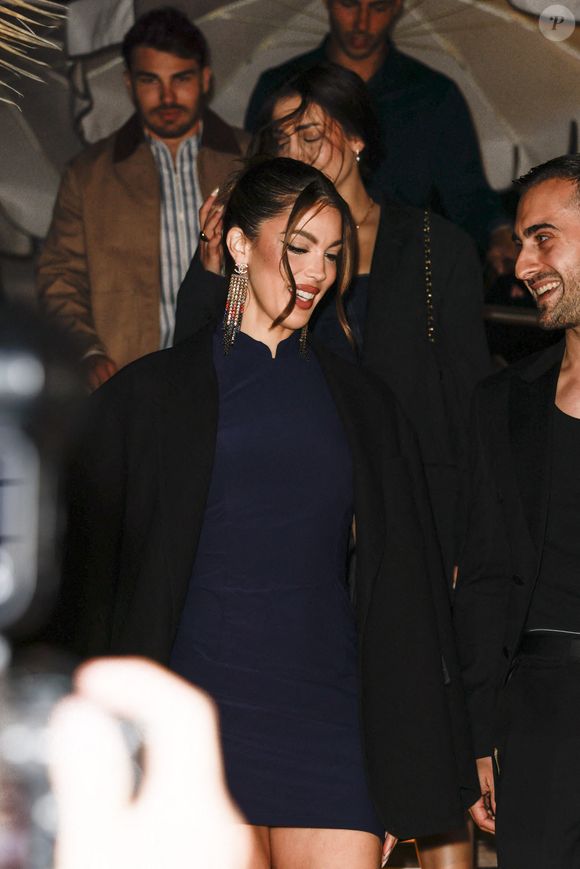 Iris Mittenaere, Antoine Dupont arrivent à l'hôtel Carlton Beach pour assister au Grand Diner-Dadju avant le 78e Festival de Cannes annuel le 17 mai 2025 à Cannes, France. Photo by Marco Piovanotto/ABACAPRESS.COM