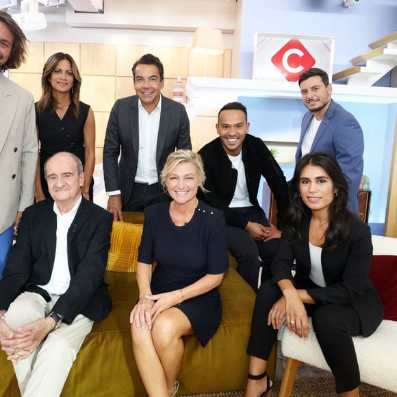 Exclusif - Bertrand Chameroy, Aurélie Casse, Patrick Cohen, Mohamed Bouhafsi, Lorrain Sénéchal, Pierre Lescure, Anne-Élisabeth Lemoine, Emilie Tran Nguyen - L'équipe de la nouvelle saison de l'émission "C à Vous".
JACOVIDES-MOREAU / BESTIMAGE
