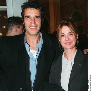 Après une idylle avec France Gall dans les années 60, Julien Clerc fond pour l'actrice Miou-Miou, avec qui il aura une fille en 1978 : la talentueuse réalisatrice Jeanne Herry.
Julien Clerc et Miou-Miou au théâtre de Paris.