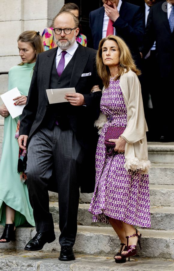 "C'est avec un cœur très lourd que ma femme et moi souhaitons vous informer du décès de notre fils, le fondateur et directeur créatif de la Fondation POLG, Frederik", 

Prince Robert de Luxembourg, Princesse Julie de Nassau - Mariage de la princesse Alexandra de Luxembourg et Nicolas Bagory à l’église Saint-Trophyme de Bormes-les-Mimosas. Le 29 avril 2023
