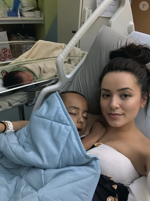 Deux mois seulement après son accouchement, elle a déjà retrouvé son poids d'origine. Capture Instagram d'Olivia Gayat de "Familles nombreuses".