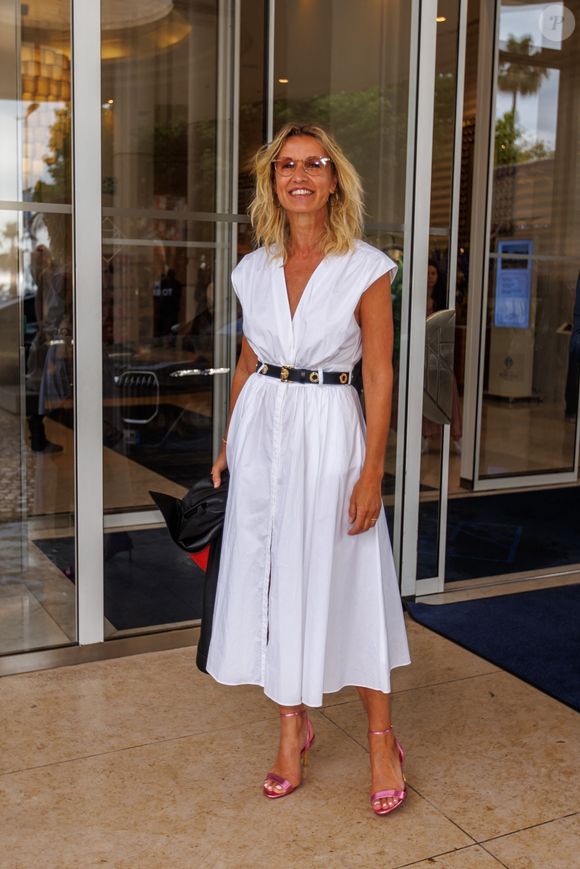 Alexandra Lamy arrive à l'hôtel Martinez lors du 77ème Festival International du Film de Cannes (14 - 25 mai 2024), le 16 mai 2024.