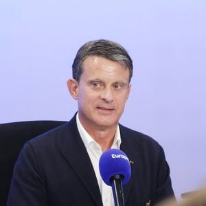 Manuel Valls était l'invité de la Matinale

Exclusif - Manuel Valls - C.Hanouna avec ses chroniqueurs G.Maillet, E.Naulleau, G.Le Bret, V.Benaim, R.Aabou, et les invités du jour, P.Praud, M.Vallet, E.Zemmour et M.Valls, aux commandes de l’émission "On Marche Sur La Tête"  diffusée en direct sur les ondes de radio Europe 1, à Paris, France, le 17 juin 2024. © Jack Tribeca/Bestimage