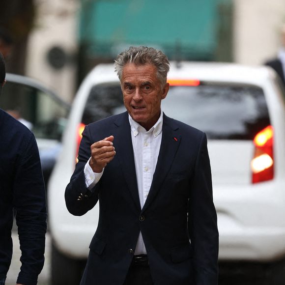 Gérard Holtz arrive aux funérailles de Patrice Laffont au cimetière du Père Lachaise le 23 août 2024 à Paris, France. Photo Nasser Berzane/ABACAPRESS.COM