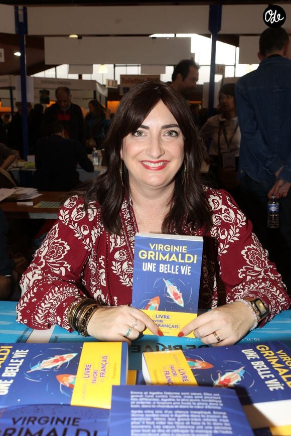 Virginie Grimaldi lors de la 41ème Foire du Livre de Brive dans La Halle Brassens, à Brive-la-Gaillarde, France, le 11 novembre 2023. © Jean-Marc-Lhomer/Bestimage