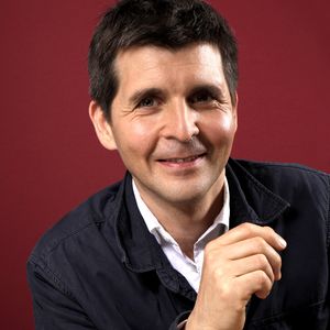 Il explique ce changement par des audiences insuffisantes, rappelant de manière pragmatique qu'"on connaît les règles du jeu"

Info - Thomas Sotto va faire son retour sur M6 Info plus de 10 ans après ses adieux à "Capital" - Info du 24/02/2019 - Thomas Sotto de retour à la radio. Il remplacera en septembre M.O. Fogiel sur RTL - Portrait de Thomas Sotto à Paris le 3 mai 2018. © Cédric Perrin/Bestimage