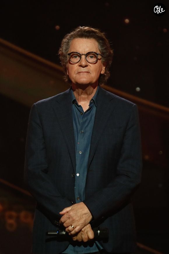 Francis Cabrel lors de l'enregistrement de l'émission "Serge Lama, le dernier rappel" présentée par F. Bollaert, diffusée le vendredi 21 novembre 2025 sur France 3 à 21h10, au théâtre Marigny à Paris, France, le 29 avril 2025. © Clovis-Moreau/Bestimage