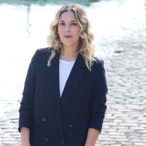 Alysson Paradis lors du photocall du 'Je sais pas ' lors du 27ème Festival de la Fiction de la Rochelle, France, le 19 septembre 2025. © Denis Guignebourg/Bestimage