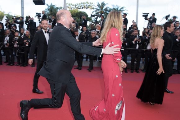 François Damiens et sa compagne - Montée des marches du film « Le Grand Bain » lors du 71ème Festival International du Film de Cannes. Le 13 mai 2018 
© Borde-Jacovides-Moreau/Bestimage