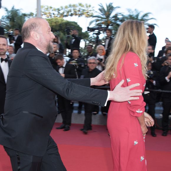 François Damiens et sa compagne - Montée des marches du film « Le Grand Bain » lors du 71ème Festival International du Film de Cannes. Le 13 mai 2018 
© Borde-Jacovides-Moreau/Bestimage