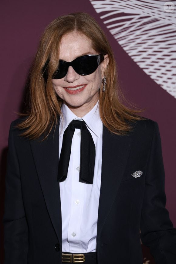 Isabelle Huppert au photocall du dîner de la 51ème cérémonie des César au Fouquet's à Paris, France, le 27 février 2026. © Denis Guignebourg/Bestimage