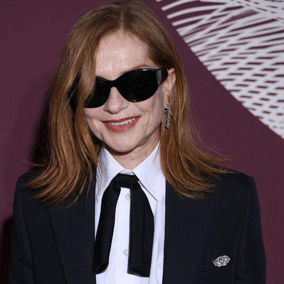 Isabelle Huppert au photocall du dîner de la 51ème cérémonie des César au Fouquet's à Paris, France, le 27 février 2026. © Denis Guignebourg/Bestimage