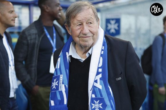 (Auxerre) Hommage aux vainqueurs de la Coupe de France 94 - Guy Roux | 00662078