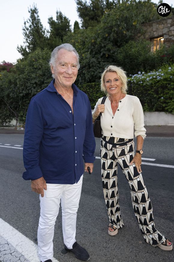 Exclusif - William Leymergie et sa compagne Sophie Davant - Personnalités à la représentation de la pièce de théâtre "Le jour du kiwi" au Théâtre de Verdure lors du 40ème Festival de Ramatuelle. Le 6 août 2024
Cyril Bruneau / Festival de Ramatuelle / Bestimage