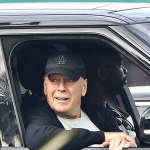 Studio City, CA - EXCLUSIF - L'acteur Bruce Willis a été aperçu de bonne humeur lors d'une balade en voiture à Studio City. L'ancien héros d'action a été vu sans ceinture de sécurité lors de sa sortie !



Photo d'archives : Bruce Willis