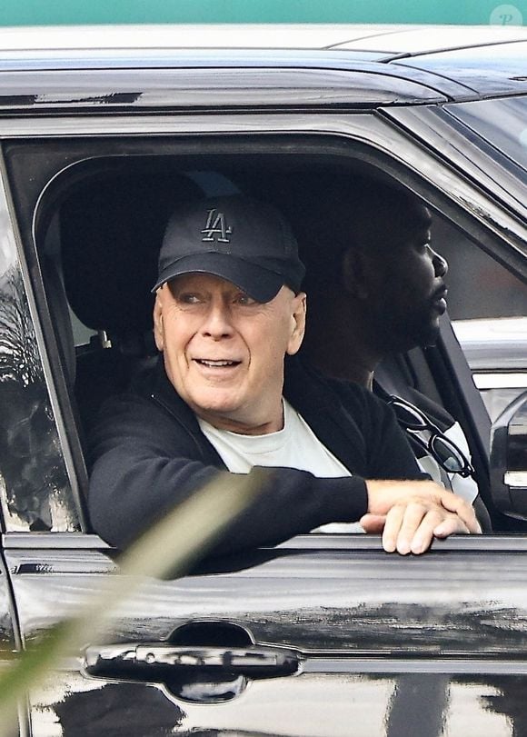 Studio City, CA - EXCLUSIF - L'acteur Bruce Willis a été aperçu de bonne humeur lors d'une balade en voiture à Studio City. L'ancien héros d'action a été vu sans ceinture de sécurité lors de sa sortie !



Photo d'archives : Bruce Willis