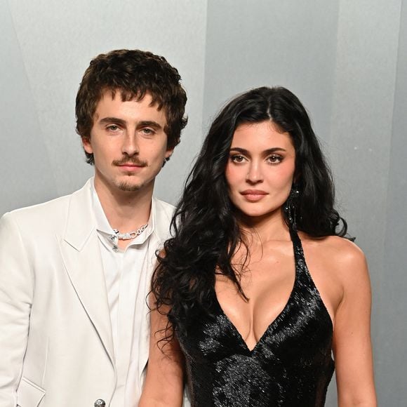 Lors de la 98e cérémonie des Oscars, Timothée Chalamet espérait décrocher une statuette pour son rôle dans Marty Supreme, mais la soirée ne s’est pas déroulée comme prévu. 

Kylie Jenner et Timothee Chalamet arrivent à la Vanity Fair Oscar Party qui se tient au LACMA's David Geffen Galleries à Los Angeles, CA.
 Photo by OConnor-Arroyo / AFF/ABACAPRESS.COM