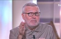 Laurent Ruquier s'exprime sur son absence aux obsèques de Thierry Ardisson.

Capture de Laurent Ruquier dans "C à Vous"