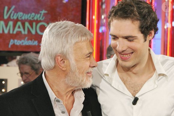 L'humoriste français Guy Bedos et son fils Nicolas Bedos assistent à l'enregistrement de l'émission Vivement Dimanche spéciale Guy Bedos de Michel Drucker à Paris, France, le 12 janvier 2005. Photo par Jean-Jacques Datchary/ABACA.