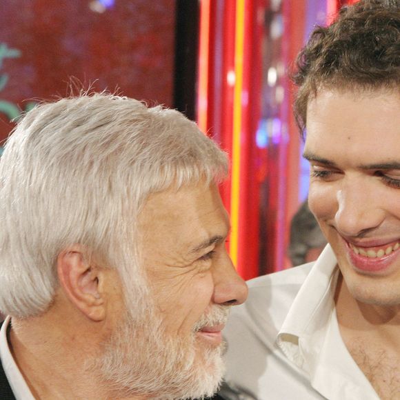 L'humoriste français Guy Bedos et son fils Nicolas Bedos assistent à l'enregistrement de l'émission Vivement Dimanche spéciale Guy Bedos de Michel Drucker à Paris, France, le 12 janvier 2005. Photo par Jean-Jacques Datchary/ABACA.