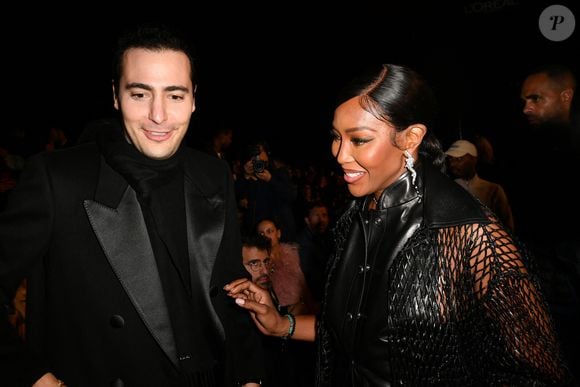 Qui est donc ce businessman passionné de mode ?

Jean-Victor Meyers, Naomi Campbell -  Front row du défilé "Walk Your Worth" By L'Oreal à l'Ecole Militaire lors de la fashion week PAP femme printemps / été 2023 le 2 octobre 2022.

© Veeren / Clovis / Bestimage