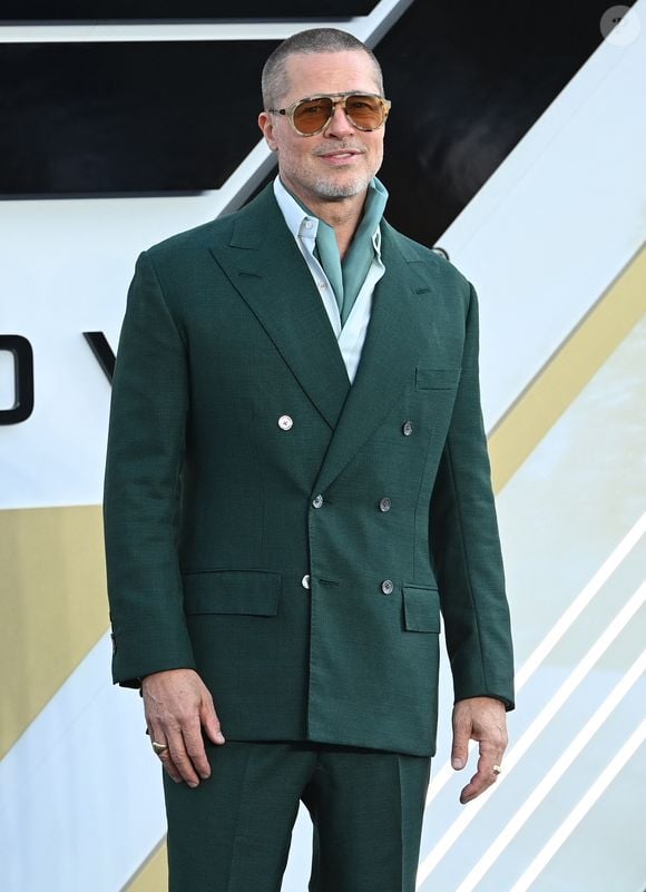 Brad Pitt et sa compagne Ines De Ramon à la sortie de la première du film "F1" au Cineworld de Leicester Square à Londres, le 23 juin 2025. @Backgrid UK/ Bestimage