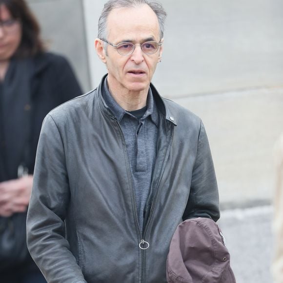 Jean-Jacques Goldman lors des obsèques de Véronique Colucci au cimetière communal de Montrouge, le 12 avril 2018.