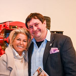 Exclusif - Caroline Margeridon (Affaire conclue sur France 2) , dédicace son livre "Libre!" dans la boutique Haute Antiques 207 de son ami et collègue dans l'émission Stéphane Vanhandenhoven à Bruxelles le 14 novembre 2021. © Frédéric Andrieu / Bestimage