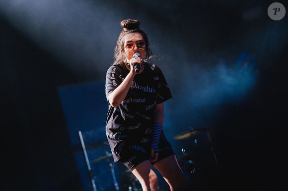 Hoshi revient aussi sur son rapport à la notoriété et les contraintes du quotidien.

Hoshi (Mathilde Gerner) en concert lors du festival RTL2 2024 Essonne En Scène au domaine départemental de Chamarande. Le festival s'est tenu sur deux jours, les 30 et 31 août 2024.

© Alexandre Fumeron / Afterdepth / Bestimage