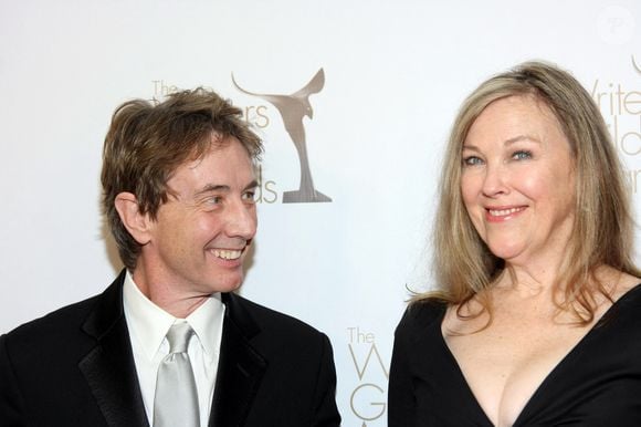 Assistante sociale diplômée de l’université de New York, elle travaillait à Los Angeles et se spécialisait dans l’adoption et les troubles psychologiques.

Martin Short et Catherine O'Hara lors des Writers Guild Awards 2011.

© AdMedia via ZUMA Press / Bestimage Wire / Bestimage