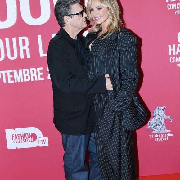 Marc Lavoine et sa compagne Adriana Karembeu au photocall du "concerto pour la paix" de Omar Harfouch au Théâtre des Champs-Elysées à Paris le 18 septembre 2024.

© Rachid Bellak / Bestimage