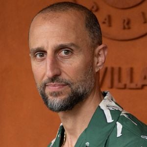 Arie Elmaleh  prend la pose à Roland-Garros à l'occasion du tournoi de Roland-Garros, le 27 mai 2025, à Paris, en France. Photo de Laurent Zabulon/ABACAPRESS.COM