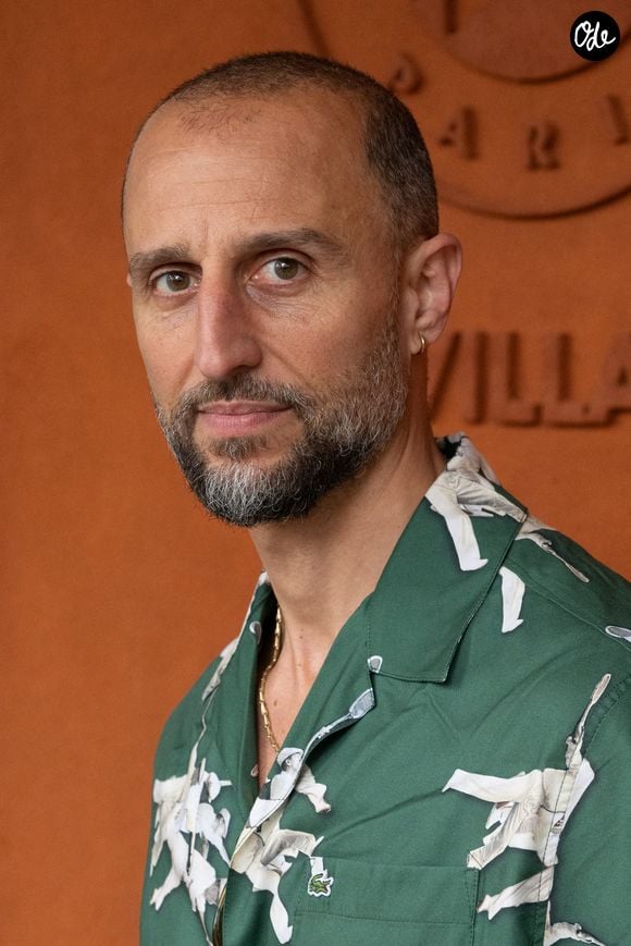 Arie Elmaleh  prend la pose à Roland-Garros à l'occasion du tournoi de Roland-Garros, le 27 mai 2025, à Paris, en France. Photo de Laurent Zabulon/ABACAPRESS.COM