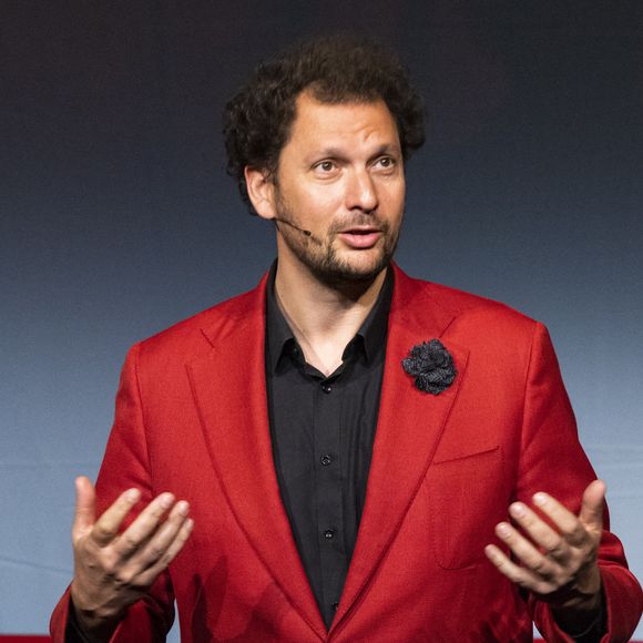 Il décrit un combat éprouvant marqué par des phases de yo-yo et un quotidien épuisant.

Eric Antoine à la cérémonie de remise du prix Raymond Devos au théâtre Edouard VII à Paris dans le cadre de la 28ème édition de la semaine de la Langue Française et de la Francophonie. © Coadic Guirec - Cyril Bruneau / Bestimage