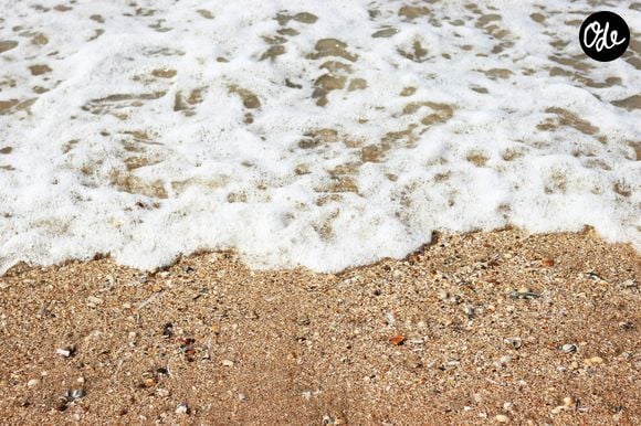 Sur les réseaux sociaux, de nombreux baigneurs s'amusent à récupérer de l'eau de mer pour en extraire du sel une fois de retour à la maison. Une astuce "DIY" qui semble inoffensive et 100% naturelle pour prolonger l'été en cuisine. 

Image unsplash